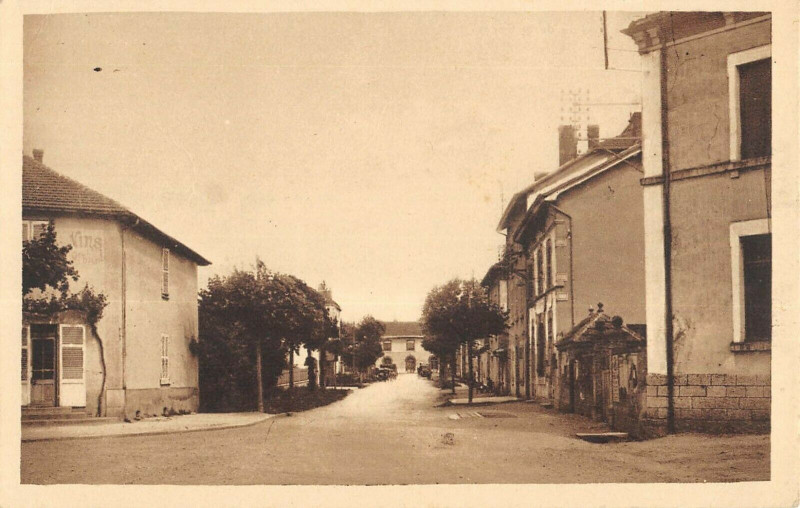 Carte postale ancienne Marlieux Avenue De La Gare