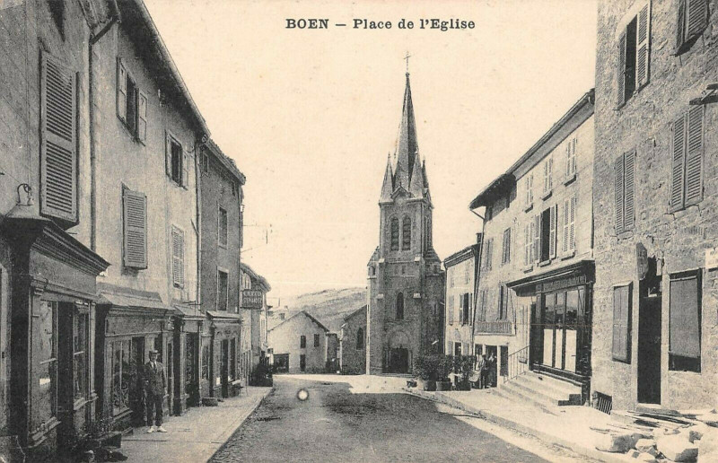 Carte postale ancienne Boen Place De L'Eglise (cliché pas courant