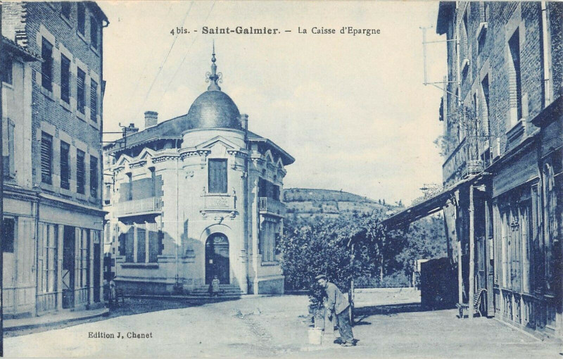 Carte postale ancienne Saint Galmier La Caisse D'Epargne à Saint-Galmier