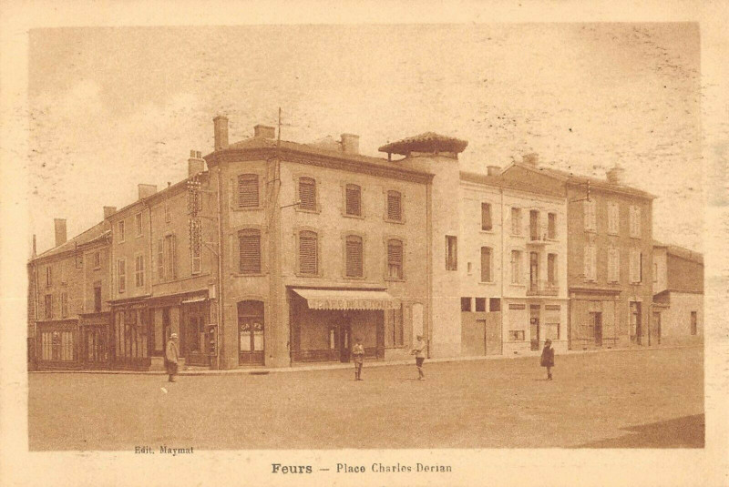 Carte postale ancienne Feurs Place Charles Derian (cliché pas courant à Feurs