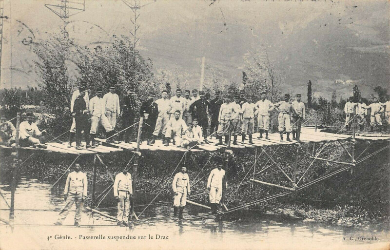 Carte postale ancienne 4e Genie Passerelle Suspendue Sur Le Drac