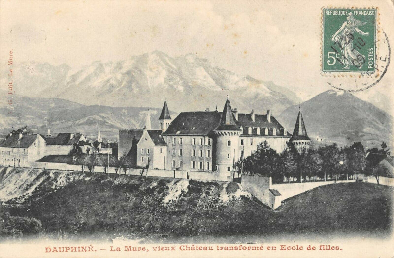 Carte postale ancienne Dauphine La Mure Vieux Chateau Transforme En Ecole De Filles à La Mure
