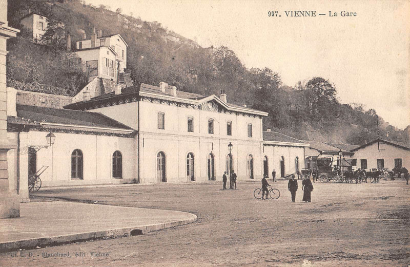 Carte postale ancienne Vienne La Gare à Vienne