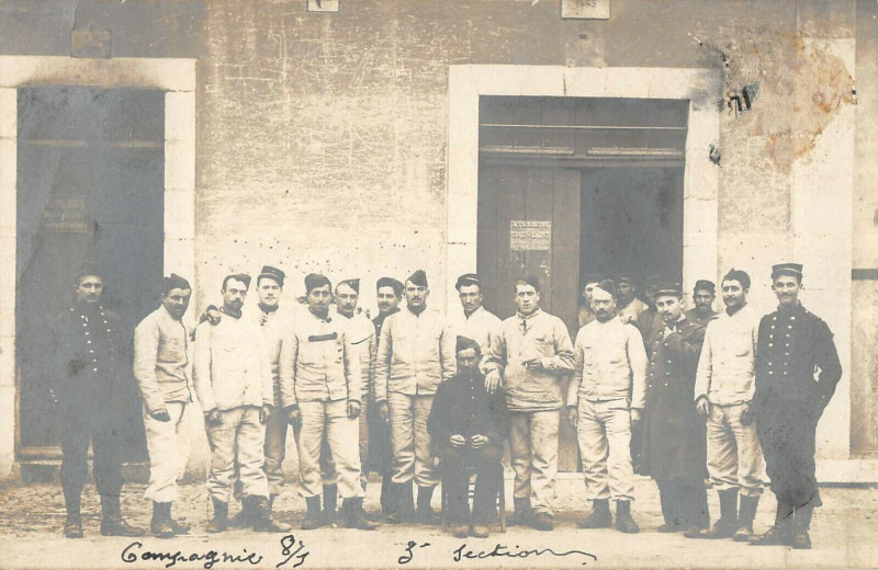 Carte postale ancienne Carte Photo Representant Des Militaire Grenoble 4e Genie 3e Section à Grenoble