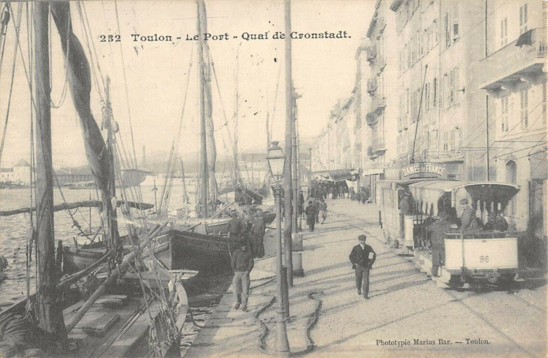 Carte postale ancienne Toulon Le Port Quai De Cronstadt à Toulon