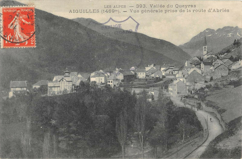 Carte postale ancienne Aiguille Vue Generale Prise De La Route D'Abries