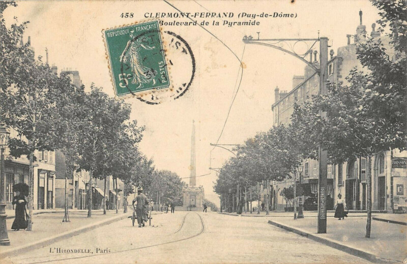 Carte postale ancienne Clermont Ferrand Boulevard De La Pyramide à Clermont-Ferrand