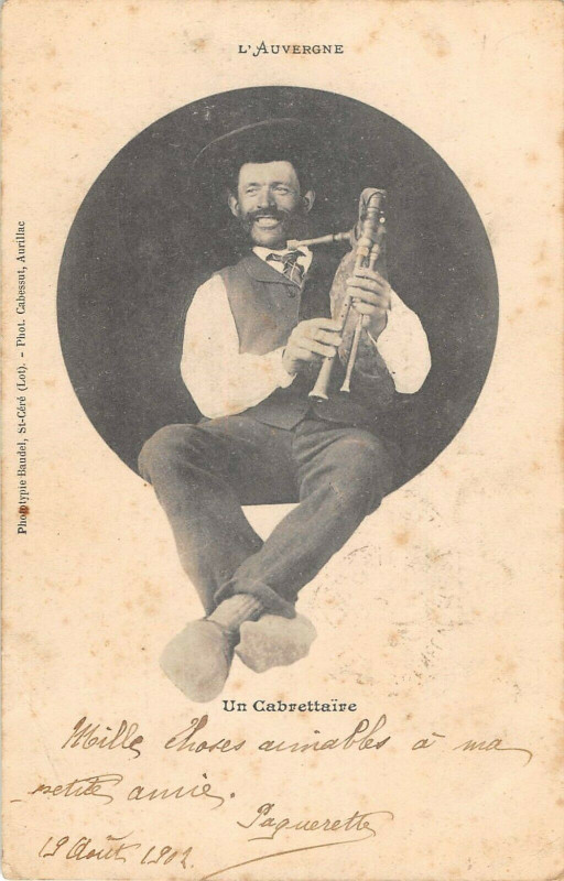 Carte postale ancienne L'Auvergne Un Cabrettaire