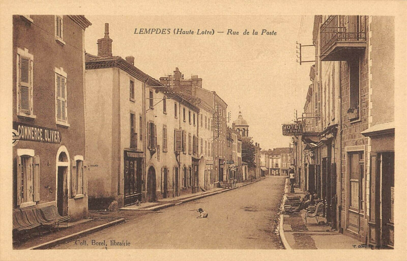 Carte postale ancienne Lempdes Rue De La Poste