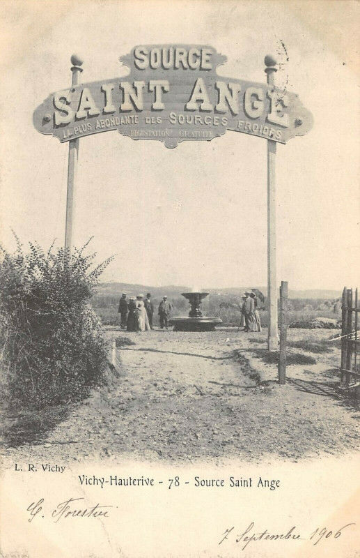 Carte postale ancienne Vichy Hauterive Source Saint Ange à Hauterive