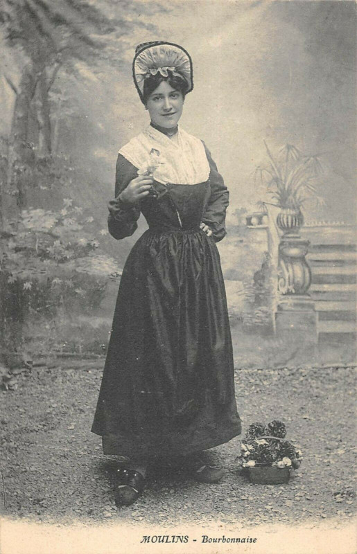 Carte postale ancienne Moulins Bourbonnaise à Moulins