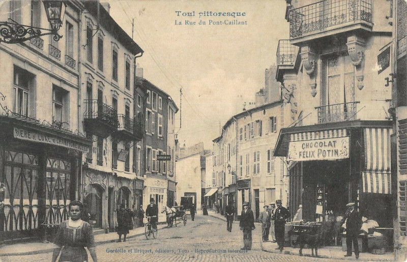 Carte postale ancienne Toul La Rue Du Pont Caillant à Toul
