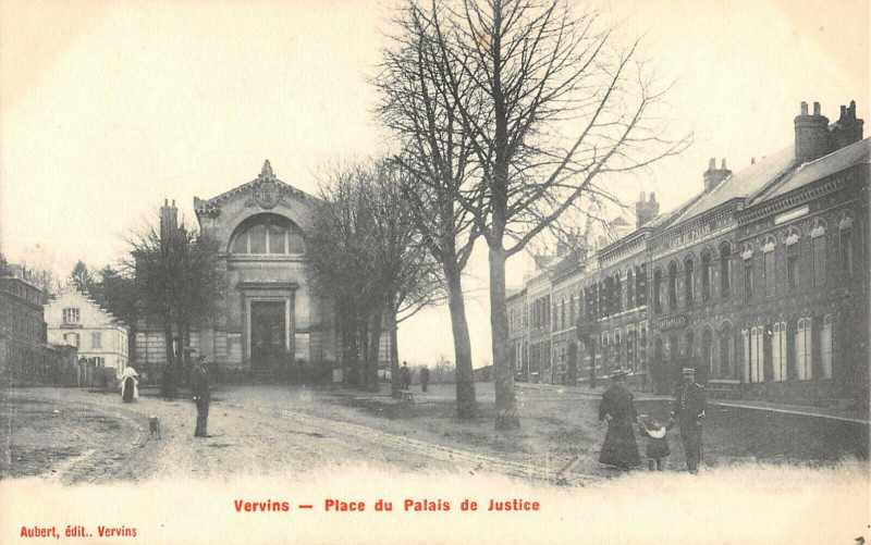 Carte postale ancienne Vervins Place Du Palais De Justice à Vervins