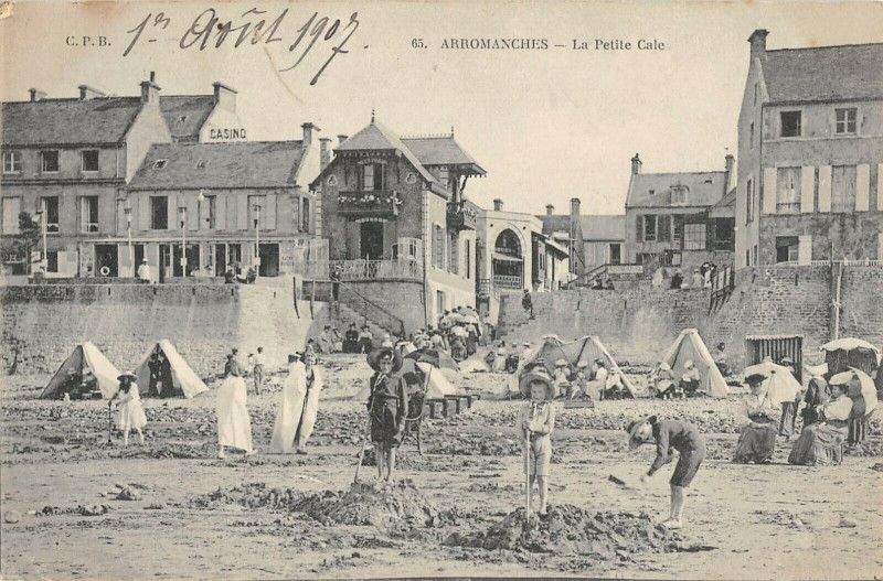 Carte postale ancienne Arromanches La Petite Cale