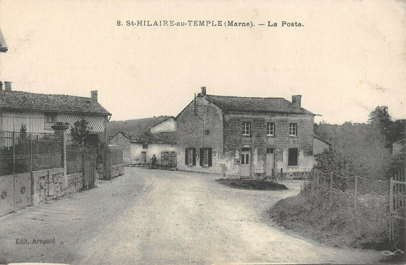 Carte postale ancienne Saint Hilaire Au Temple La Poste à Saint-Hilaire-au-Temple