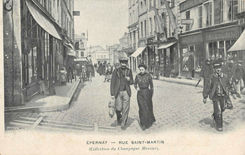 Carte postale ancienne Epernay Rue Saint Martin