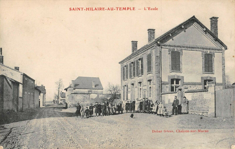 Carte postale ancienne Saint Hilaire Au Temple L'Ecole à Saint-Hilaire-au-Temple