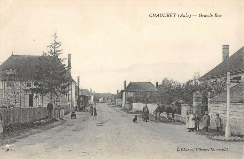 Carte postale ancienne Chaudrey Grande Rue à Chaudrey