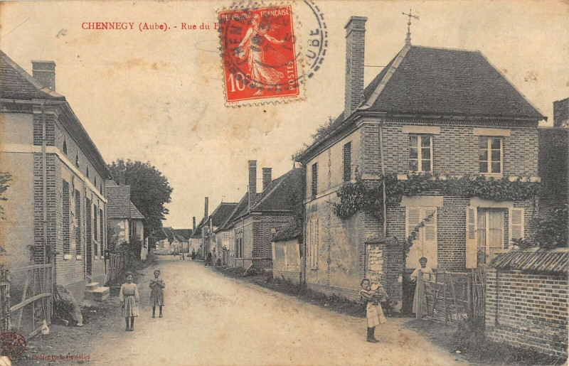 Carte postale ancienne Chennegy Rue Du Hayer à Chennegy