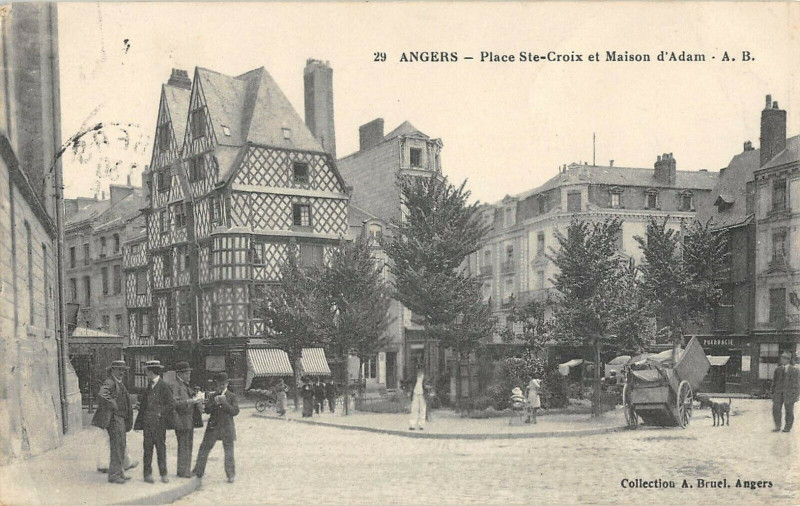 Carte postale ancienne Angers Place Sainte Croix à Angers