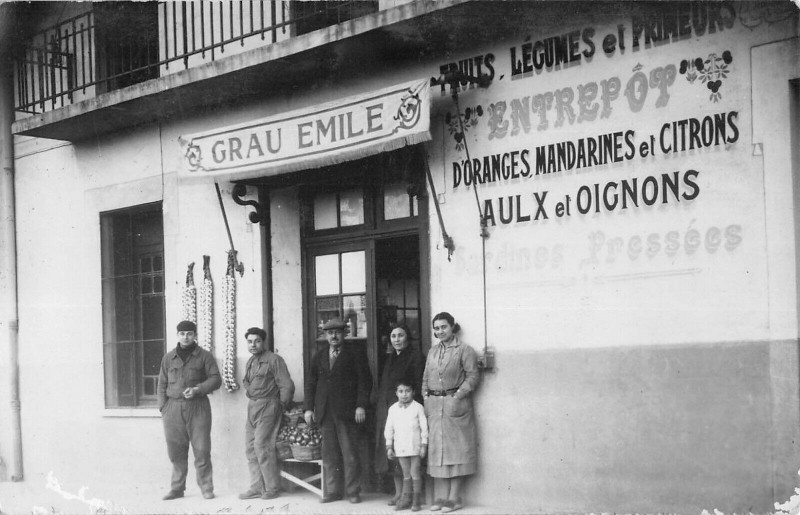 Carte postale ancienne Carte Photo Perpignan Magasin Emile Grau Fruits Legumes Primeurs Oranges à Perpignan