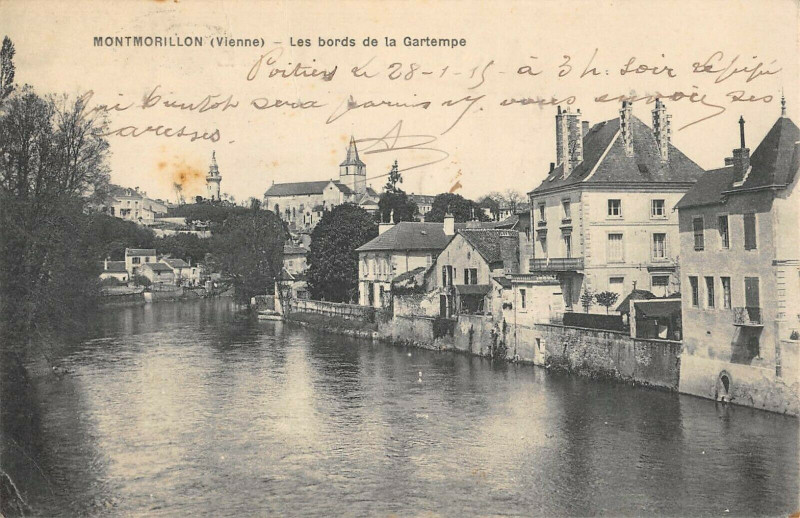 Carte postale ancienne Montmorillon Les Bords De La Gartempe à Montmorillon