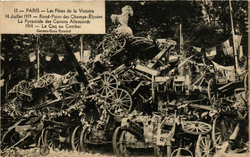 Carte postale ancienne Paris 8e Rond-Point des Champs-Elysées La Pyramide des Canons All à Paris 8e