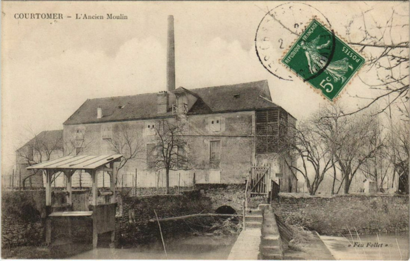 Carte postale ancienne Courtomer Ancien Moulin à Courtomer