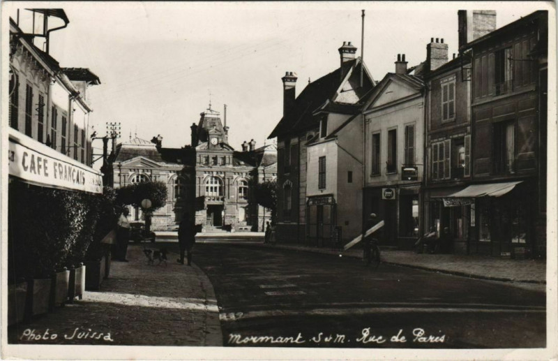 Carte postale ancienne Mormant Rue de Paris à Mormant