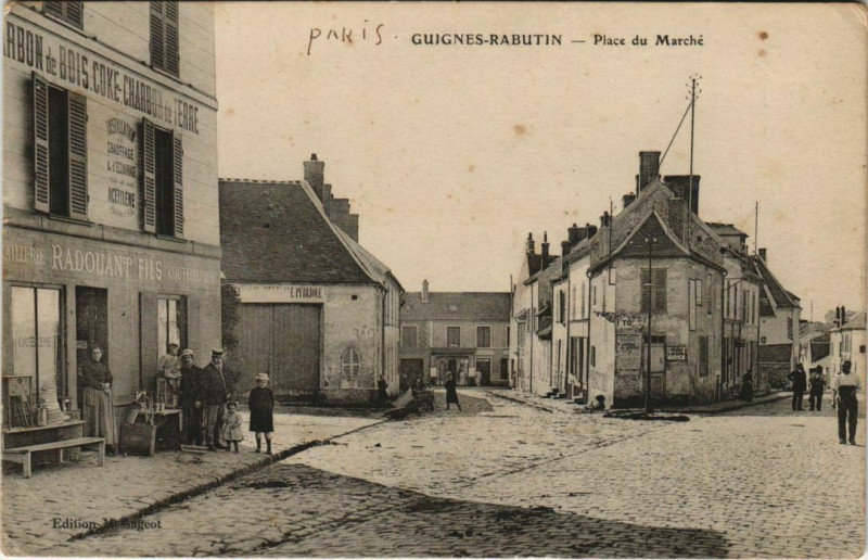 Carte postale ancienne Guignes-Rabutin Place du Marché à Guignes