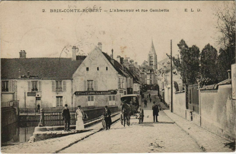 Carte postale ancienne Brie-Comte-Robert Aubreuvoir et rue Gambetta à Brie-Comte-Robert