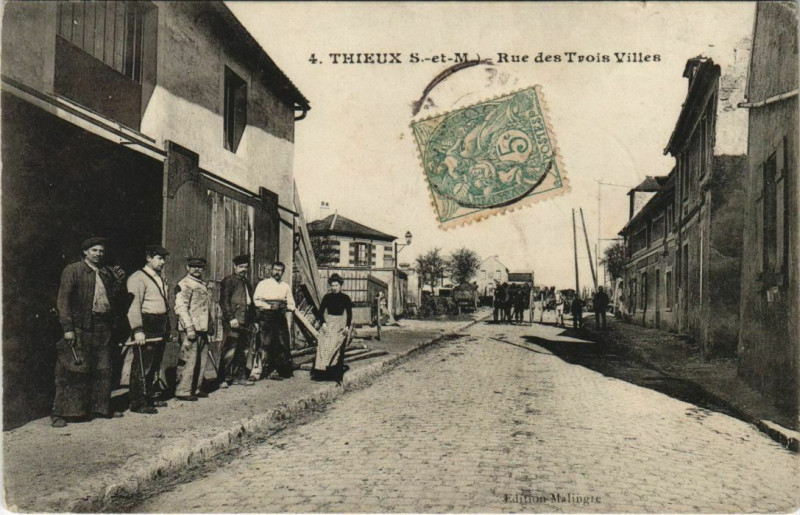 Carte postale ancienne Thieux Rue des Trois Villers à Thieux