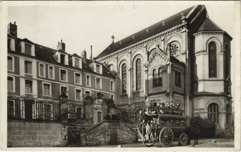 Carte postale ancienne College de Juilly Un matin de cortege à Juilly