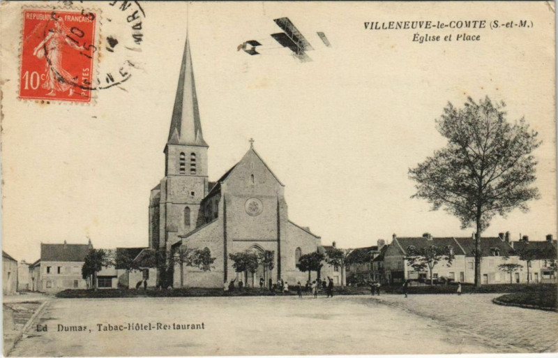 Carte postale ancienne Villeneuve-le-Comte Eglise et Place à Villeneuve-le-Comte