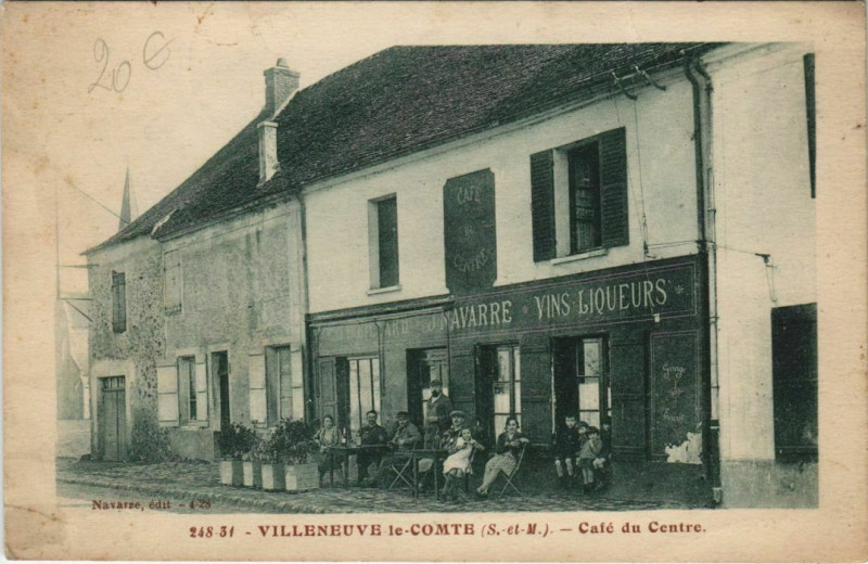 Carte postale ancienne Villeneuve-le-Comte Café du Centre à Villeneuve-le-Comte