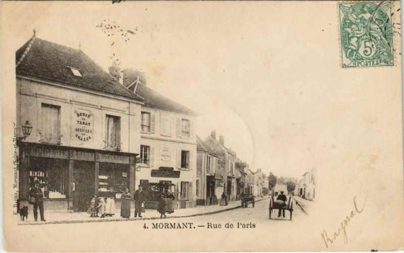 Carte postale ancienne Mormant Rue de Paris à Mormant