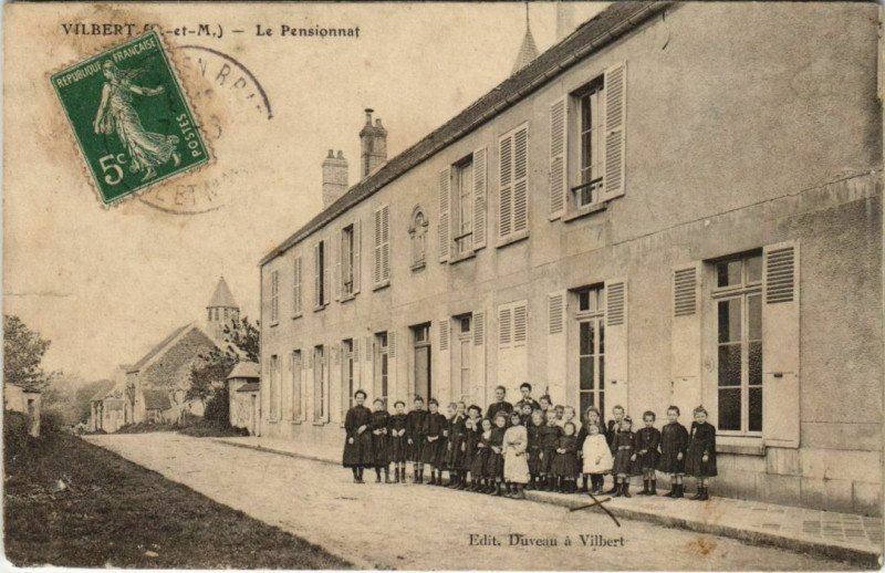 Carte postale ancienne Vilbert Le Pensionnat