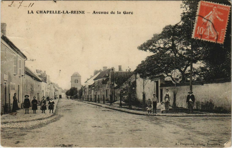 Carte postale ancienne La Chapelle-la-Reine Avenue de la Gare à La Chapelle-la-Reine