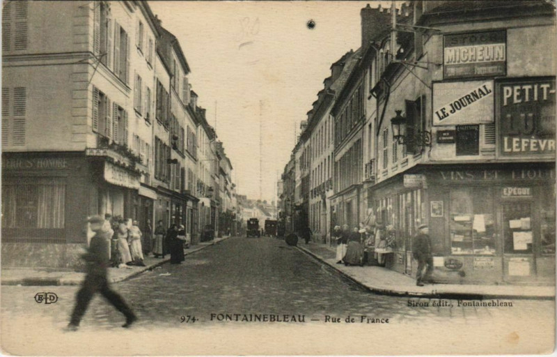 Carte postale ancienne Fontainebleau Rue de France à Fontainebleau