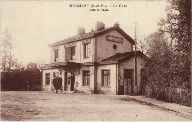 Carte postale ancienne Mormant La Gare repr.1930's à Mormant