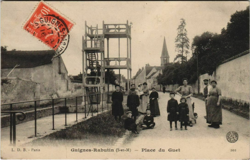 Carte postale ancienne Guignes-Rabutin Place du Guet à Guignes