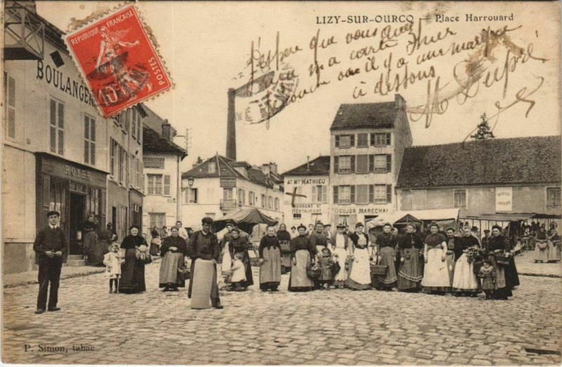 Carte postale ancienne Lizy-sur-Ourcq Place Harrouard à Lizy-sur-Ourcq