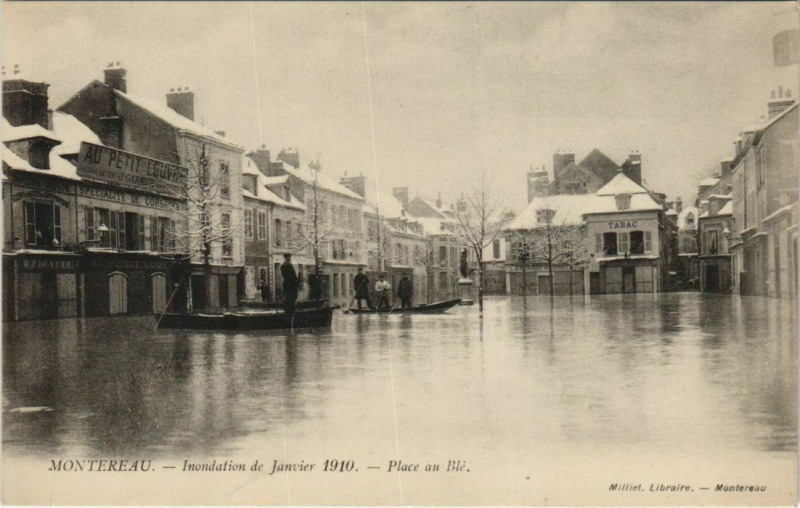Carte postale ancienne Montereau Inondation 1910 Place au Blé