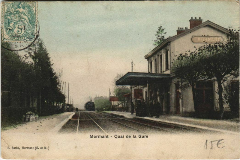 Carte postale ancienne Mormant Quai de la Gare Locomotive Colorise à Mormant