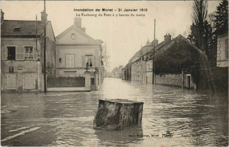Carte postale ancienne Moret Inondation 1910 Faoubourg du Pont