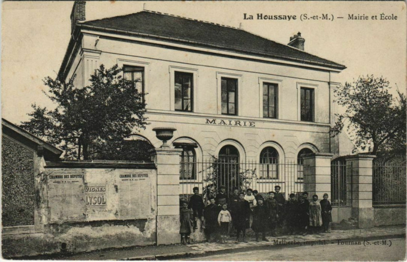 Carte postale ancienne La Houssaye Mairie et Ecole