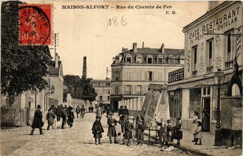 Carte postale ancienne Maisons-Alfort - Rue du Chemin de Fer à Maisons-Alfort