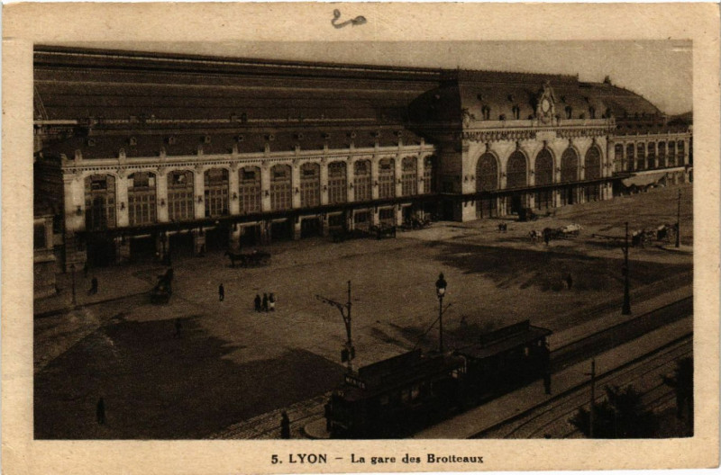 Carte postale ancienne La Gare des Brotteaux à Lyon 6e Arrondissement