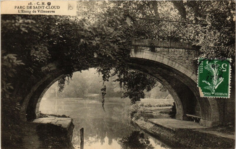 Carte postale ancienne Parc de Saint-Cloud - L'Etang de Villeneuve à Saint-Cloud