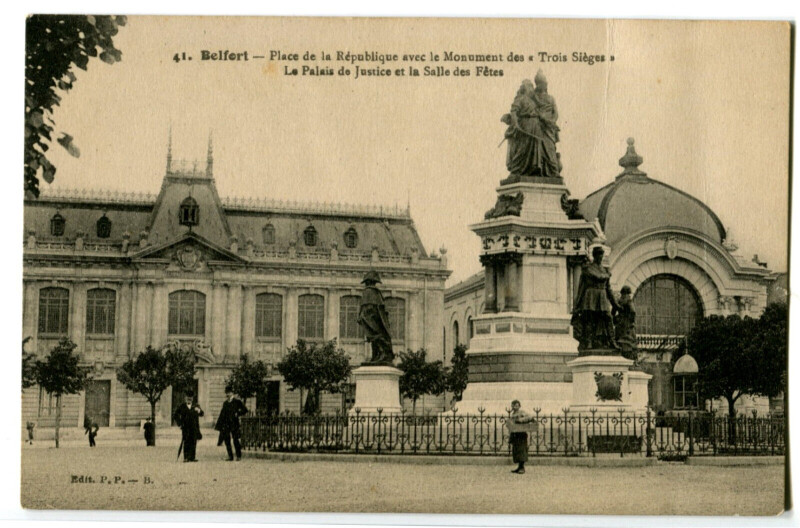 Carte postale ancienne Territoire-de-Belfort Belfort Place de la République et Monument animé à Belfort